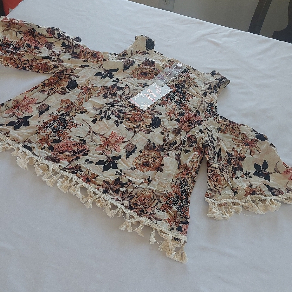 Pretty Angel Floral Tassel-Hem Top in Cream and Blush Open Shoulder .Size S TO M